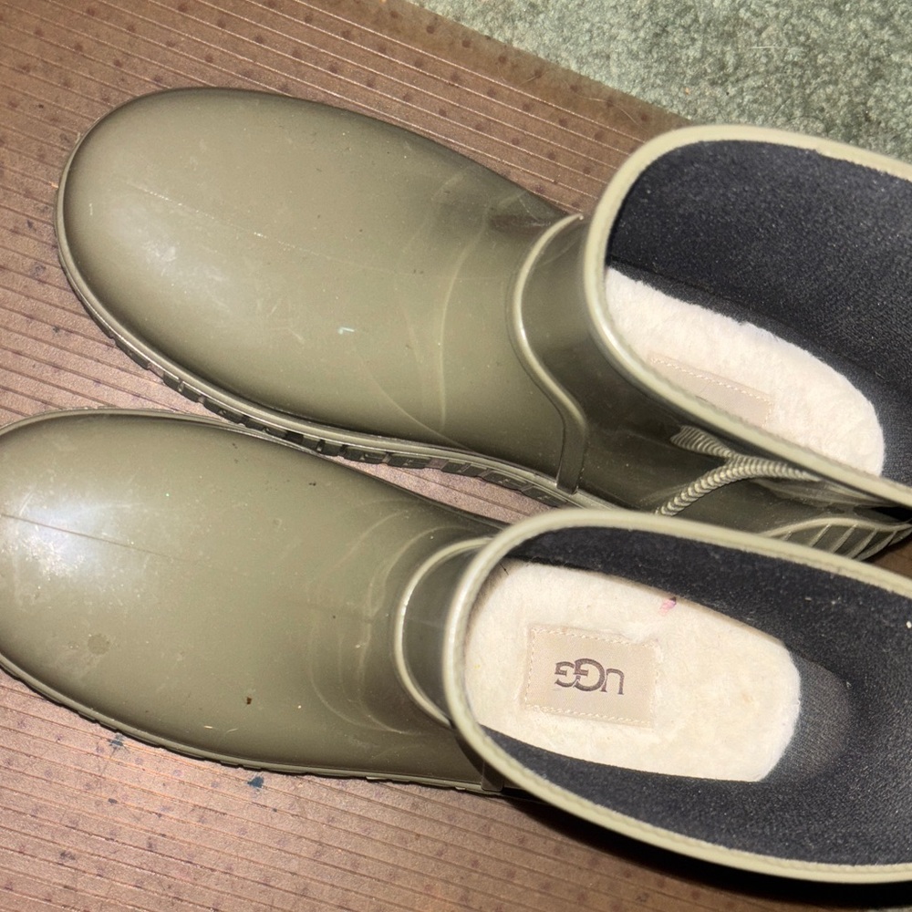 UGG Women's Olive Winter Boots
